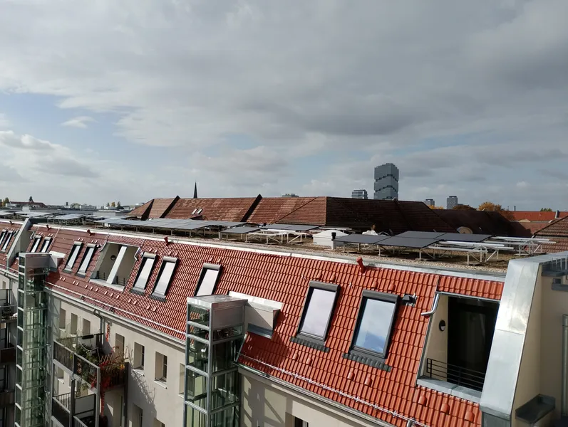 Penthouse-Flair über den Dächern Friedrichshains – ruhige, moderne 2-Zimmer-Dachgeschosswohnung — photo 1